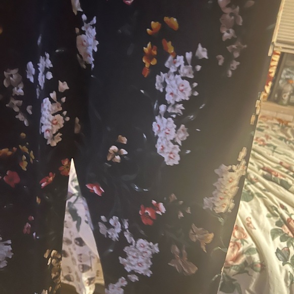 Kaileigh jumpsuit black with floral print adjustable straps, - Picture 6 of 10